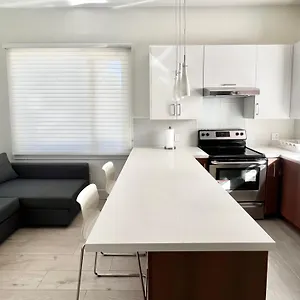  Holiday home Brand New Modern Laneway House Canada